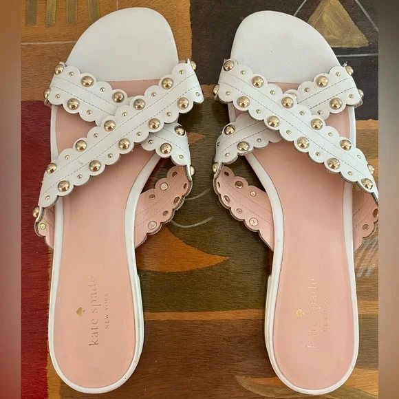 KATE SPADE White Leather Faye Sandals with Gold Bead Accents. Size 9. - Picture 3 of 8
